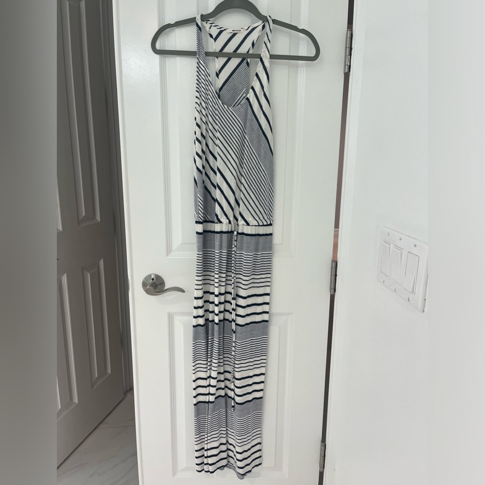 Long striped dress with tie and cinched waste. Navy and white. Eraser back.